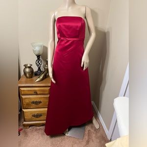Simple but elegant burgandy gown.  Strapless with zippered back.